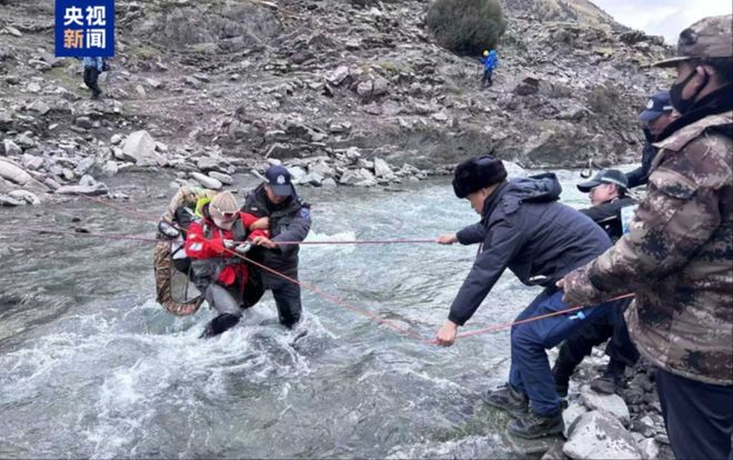 攀登入围2025年金冰镐奖 犀牛说开元棋牌长假多地徒步遇险；中国四项(图6)